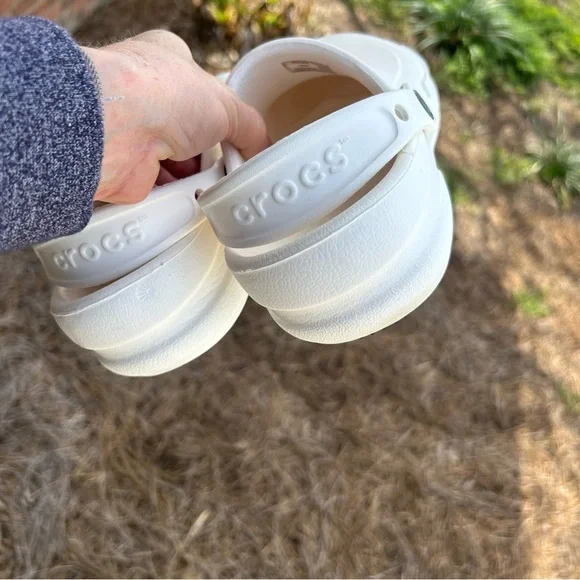 CROCS 🐊 Men’s size 6 Women’s size 8 Bright  White Slip On Shoes - Picture 16 of 16